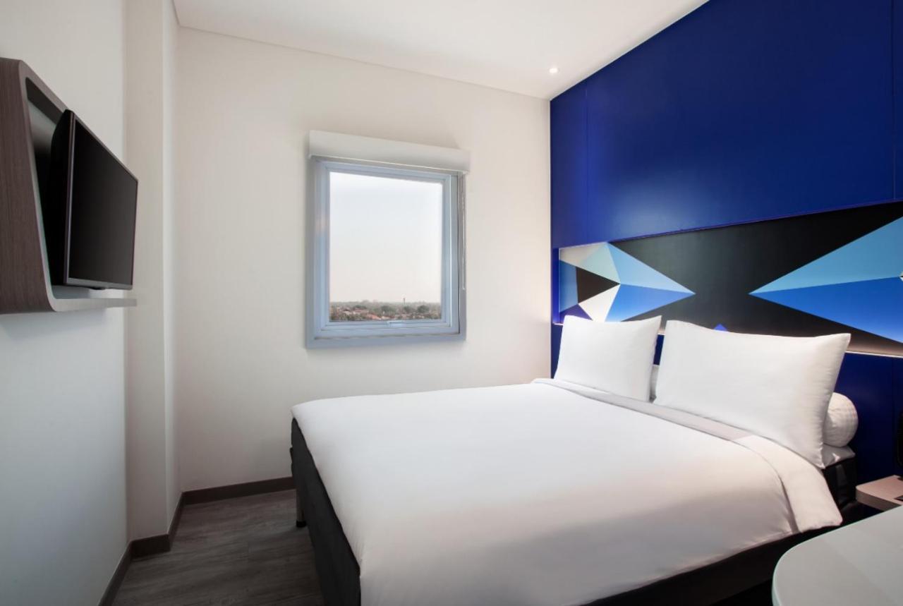 Md 7 Hotel Cirebon Exteriör bild
