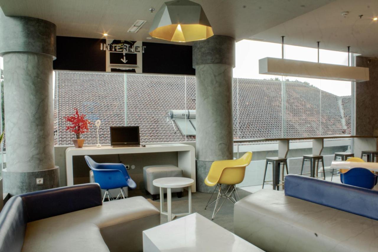 Md 7 Hotel Cirebon Exteriör bild